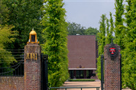 Begraafplaats Zorgvlied Amsterdam, Aula en hek