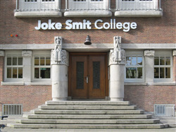 Gemeentelijk Lyceum voor Meisjes (v.m.), nu Joke Smit College, Amsterdam