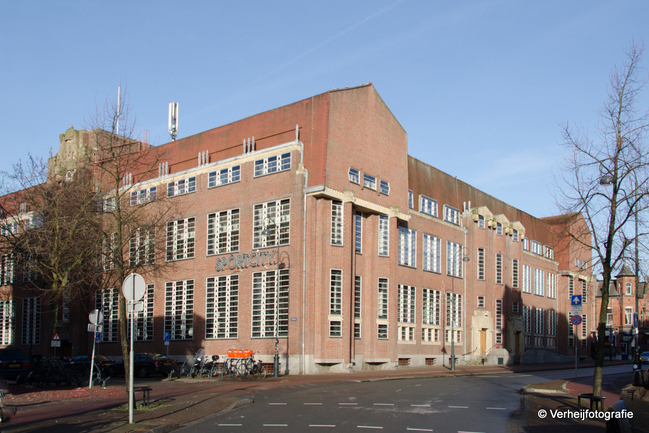 Het voormalige hoofdpostkantoor, hoek Raaks (l) en Gedempte Oude Gracht (r)
              <br/>
              Annemarieke Verheij, 2016-01-01