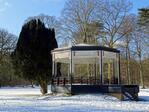 In het besneeuwde park.
<br/>
Gert-Jan Lobbes, 2019