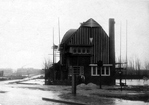 Tijdens de bouw.
<br/>
Particuliere collectie, 1926-27