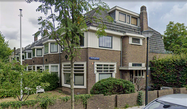 Hoek Kennemerstraatweg - Maclaine Pontstraat, Alkmaar.
              <br/>
              Google Maps, 2022
