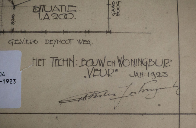 De handtekening van Knijnenburg op de bouwtekening van Gevers Deynootweg 153 in Scheveningen.
<br/>
Haags Gemeentearchief, 1923