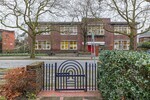 Zicht op de overburen.
<br/>
Verver Jet Winters Makelaars, 2023