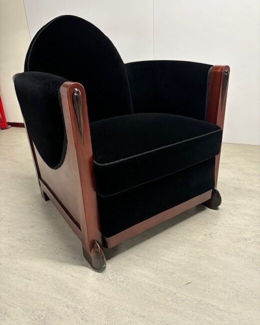 De fraaie stoel.
              <br/>
              Dick Oostendorp, 2024