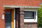 Verschillende soorten baksteen en een grindbetonnen latei.
<br/>
Gert-Jan Lobbes, 2025