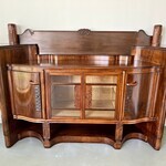 Van voren.
              <br/>
              Firma Raaf, 2024