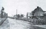 Historische foto van de Middenweg.
<br/>
www.kistemaker.nl, rond 1945