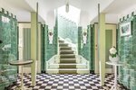 De kleurrijke hal van Meerlhuis.
<br/>
Vos Makelaars, 2025
