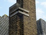 Karakteristieke bakstenen schoorsteen met betonnen elementen.
<br/>
Gert-Jan Lobbes, 2023