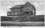 Jeugdherberg 'De Zevenberg' in Petten uit 1933 (gesloopt in 1943).
              <br/>
              Ansichtkaart, zonder jaar