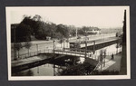 De Haarlemmerweg en de Haarlemmervaart gezien vanuit de Sloterdijkschool. Op de voorgrond Brug 33.
<br/>
Stadsarchief Amsterdam, ca. 1930