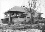 Voormalige Gemeentelijk Gymnastiek Lokaal, nog met torentje. Smeerlaan 1, Schoorl.
              <br/>
              Regionaal Archief Alkmaar, ca. 1932