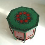 Van boven.
<br/>
Studio Eklektik, 2025