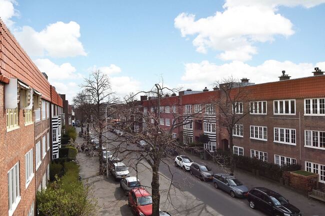 Woningen Goudsbloemlaan Den Haag uit 1921-23
              <br/>
              Funda, 2020