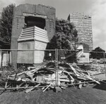 Tijdens de sloop.
              <br/>
              Gé Dubbelman, https://www.gedubbelman.nl/, 2003