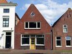 Gelegen tussen andere monumentale panden.
<br/>
Gert-Jan Lobbes, 2021