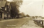 Op deze archieffoto is de gevelsteen duidelijk te zien.
<br/>
Warmenhuizen in oude foto’s, zonder jaar