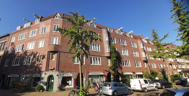 Het gehele blok.
              <br/>
              Joop de Haan, 2024