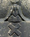 Detail: de vogel boven het wapen.
<br/>
Marcel Westhoff, 2021