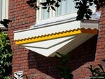 De zeer karakteristieke vensterbank-bloembak.
<br/>
Gert-Jan Lobbes, 2020