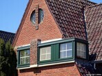 Fraai uitgebouwde ramen op de verdieping.
<br/>
Gert-Jan Lobbes, 2025