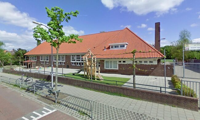 De voormalige St. Theresia Fröbelschool. 
              <br/>
              Google Streetview, 2010