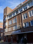 Hestiastraat 75-77. Het houtwerk is hier wit gelakt, op de garagedeuren na.
              <br/>
              Gert-Jan Lobbes, 2021