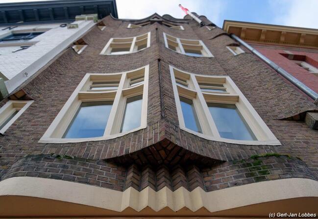 Markt 23, Eindhoven. Ontworpen 1924.
              <br/>
              Gert-Jan Lobbes, 2021