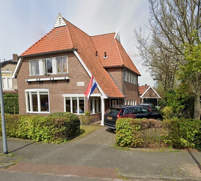 Het pand schuin van voren gezien.
<br/>
Google Streetview, april 2023