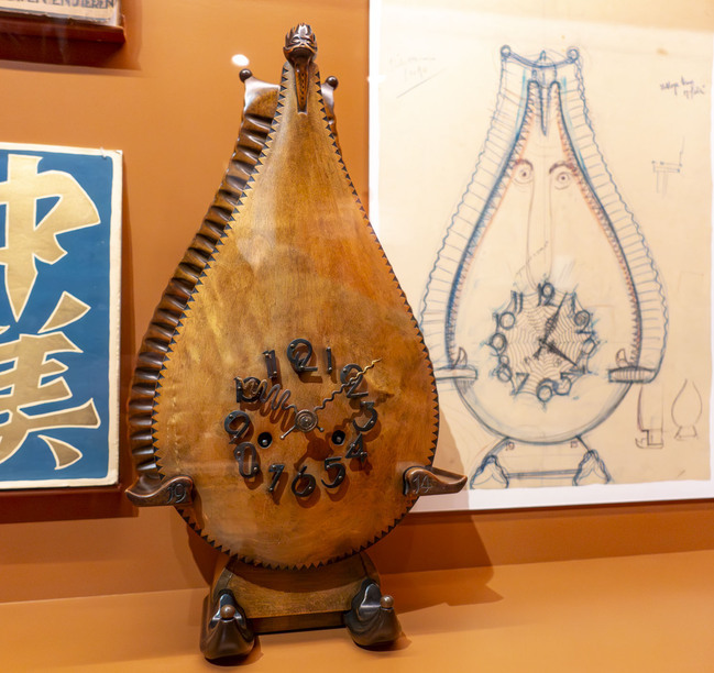 De klok op de tentoonstelling 'Michel de Klerk, inspirator van de Amsterdamse School' in Museum Het Schip.
<br/>
Marcel Westhoff, 2023