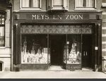 Archieffoto.
<br/>
Uit: Prof. J.G. Wattjes - Constructie en architectuur van winkelpuien , 1926