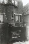 Historische foto met het originele houten hek, ook ontworpen door Meijer.
<br/>
Particuliere collectie, Eind jaren twintig