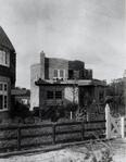 De tweede fase: met opbouw. Het huis op nummer 22 staat er inmiddels ook.
<br/>
Noord-Hollands Archief, inventarisnummer NL-HlmNHA_1098_KNA001000185, 1922-1923