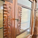 Detail houtwerk van de deurtjes.
              <br/>
              Firma Raaf, 2024