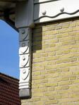Houten ornamenten, gevel Kievitstraat.
              <br/>
              Gert-Jan Lobbes, 2020