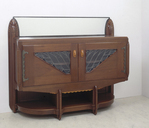 Het dressoir.
              <br/>
              Collectie Drents Museum (schenking Stichting Schone Kunsten rond 1900), zonder jaar