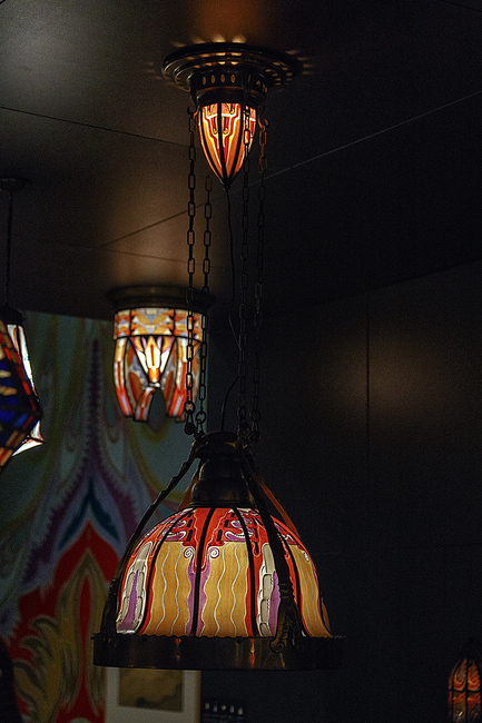 De lamp op de tentoonstelling 'Wonen in de Amsterdamse School'.
<br/>
Elizabeth de Smidt, 2016