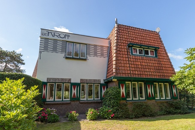 Opvallende huis in Schoorl.
<br/>
Redres de Bouwkunstmakelaar , 2025