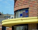 Detail begane grond met luifel en glas-in-lood.
<br/>
Gert-Jan Lobbes, 2020