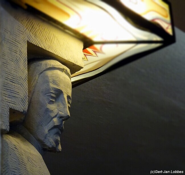 Heilig Hartbeeld, detail. Beeldhouwer (August?) van Os uit Tilburg.
              <br/>
              Gert-Jan Lobbes, 2024