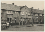 Gevel aan de Molijnstraat, nog met de originele roedenverdelingen.
              <br/>
              Noord-Hollands Archief, 1954-1956