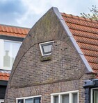 De topgevel van nummer 18.
<br/>
Marcel Westhoff, 2023