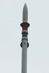 De sierlijke en kleurrijke punt van de vlaggenmast.
<br/>
Rinetzko, 2026