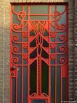 Voordeur voorzijde met sierlijk art-deco smeedijzer.
<br/>
Gert-Jan Lobbes, 2022