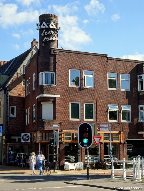 De winkel van Zaal is verhuisd, maar de reclame is gebleven.
<br/>
Gert-Jan Lobbes, 2024
