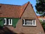 Nummer 4 sluit het blok rechts af. Nummer 2 staat los.
<br/>
Gert-Jan Lobbes, 2026