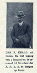 Een mededeling met foto van de opdrachtgever.
<br/>
De grondwet, 8 december 1933