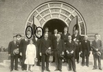De opening van de school in Sassenheim. Ponsen linksachter, naast hem Lohmann.
<br/>
Stichting Oud Sassenheim, 1930