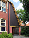 Onderdoorgang richting schoolplein, voor restauratie.
<br/>
Gert-Jan Lobbes, 2016
